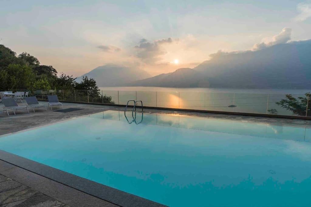 Poolside Apartment Cristina Bellano Εξωτερικό φωτογραφία