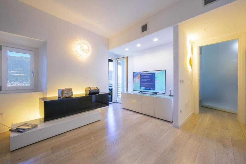 Poolside Apartment Cristina Bellano Εξωτερικό φωτογραφία