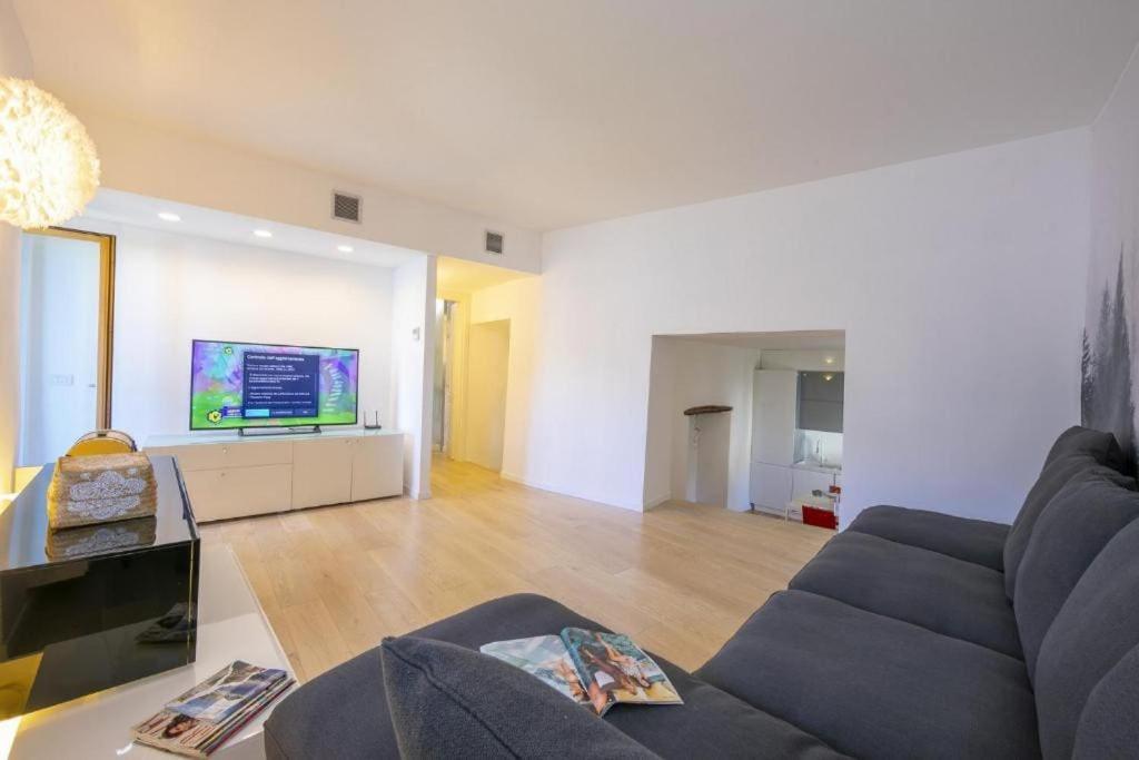 Poolside Apartment Cristina Bellano Εξωτερικό φωτογραφία