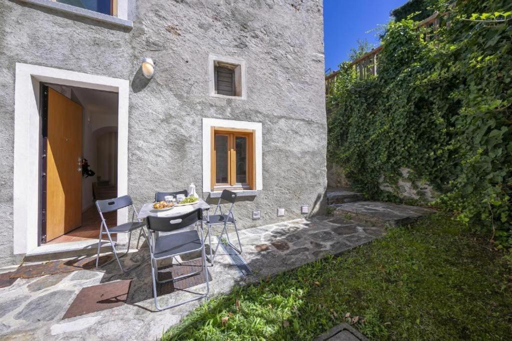 Poolside Apartment Cristina Bellano Εξωτερικό φωτογραφία