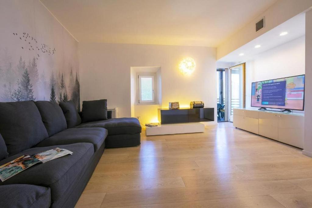Poolside Apartment Cristina Bellano Εξωτερικό φωτογραφία
